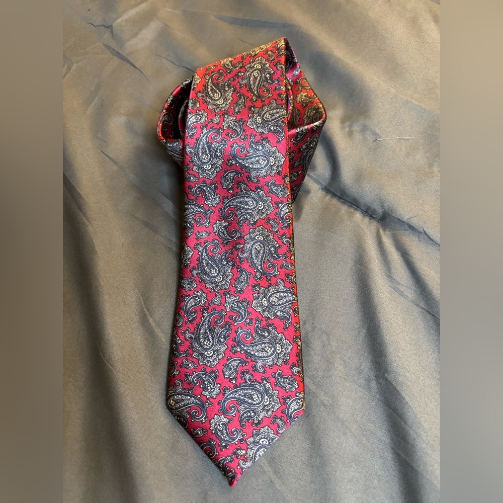 Oscar de la Renta Red and Black Paisley Tie